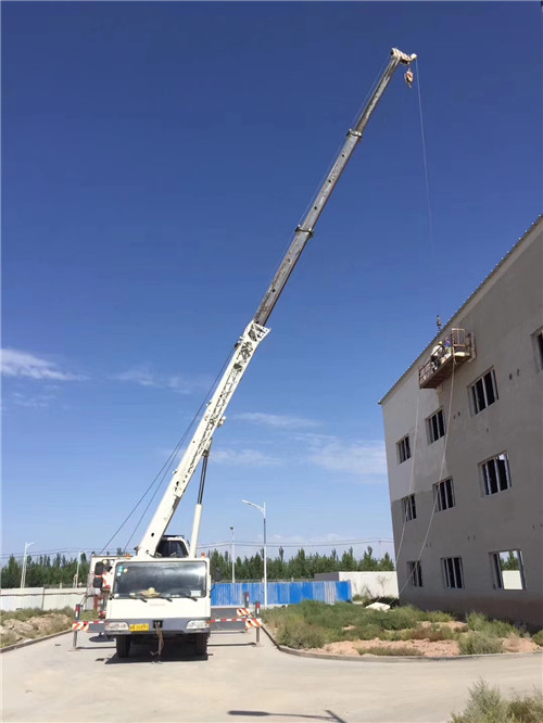 庆云县“轻装强干”—— 吊车的 “轻量化臂架” 技术